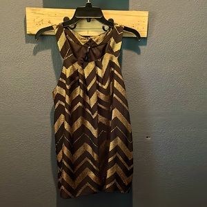 Black and gold blouse - Size: Large - sleeveless